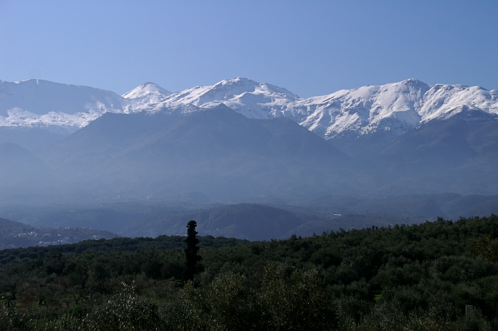 PICT1577 small LEFKA ORI 2011-12-02.jpg - 216866 Bytes